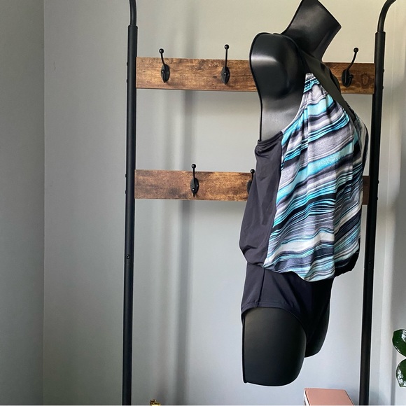 Coco Reef Contours shapemaker Amaris V-Neck Bra Sized One Piece Swimsuit size 12 - Picture 4 of 7